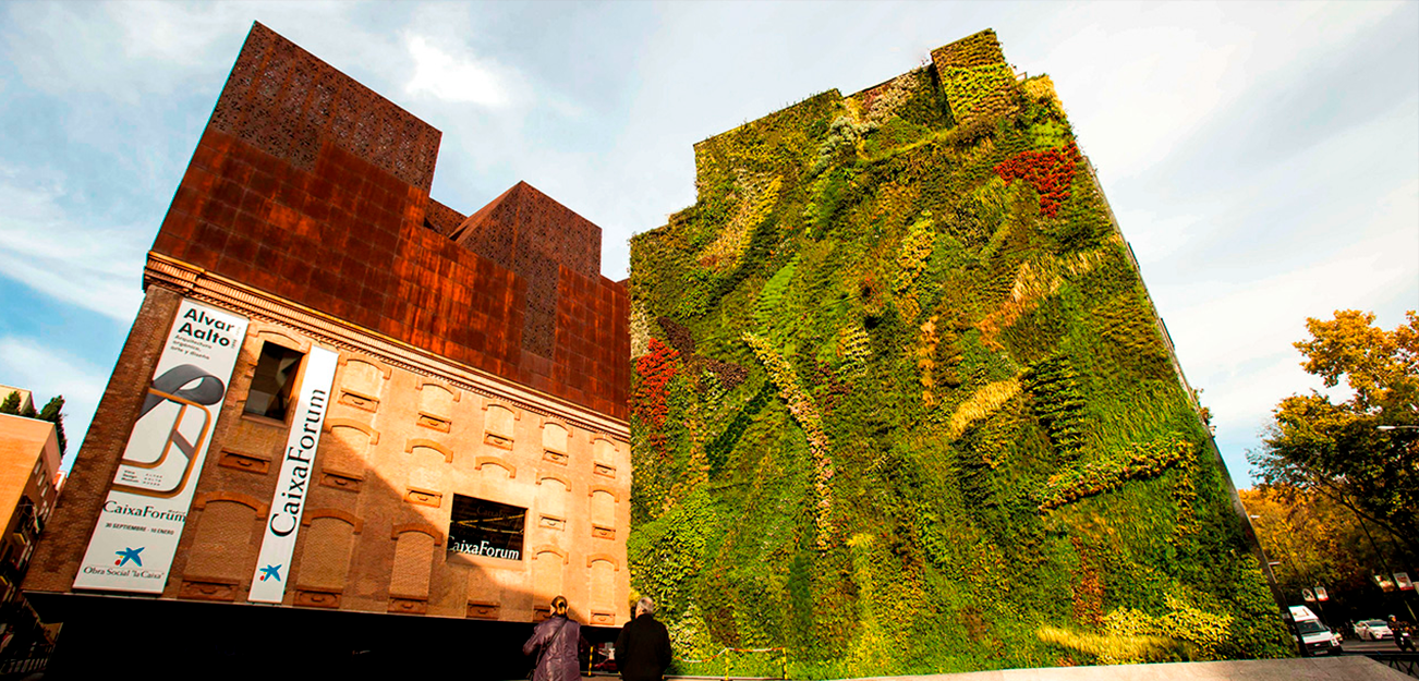 Museo Caixa Forum y su jardín vertical